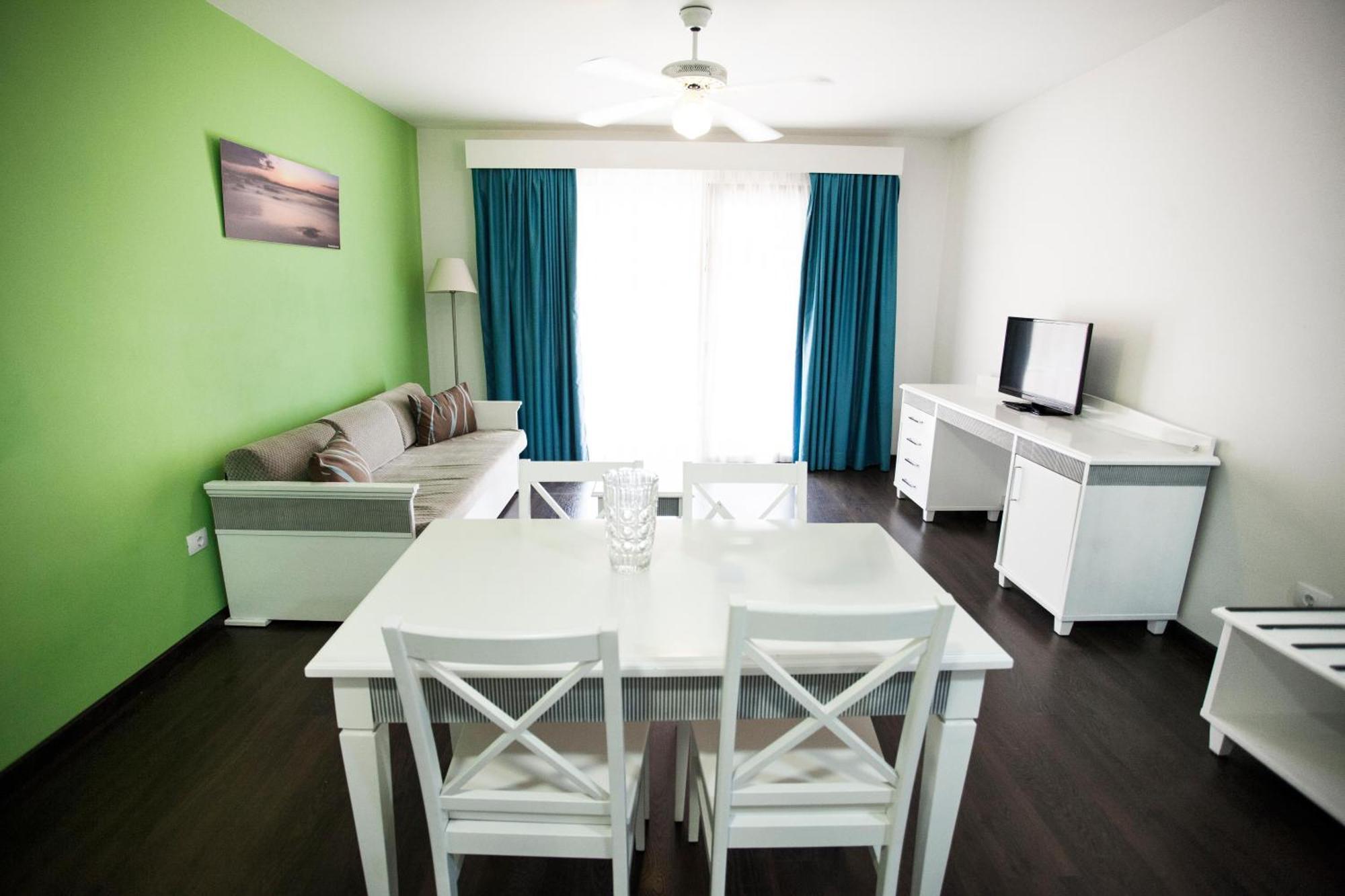 Superior One-Bedroom Apartment (2 Adults)